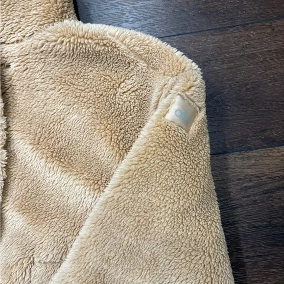 ALO Yoga Tan Teddy Jacket - Picture 2 of 4